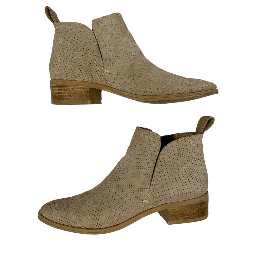 Dolce Vita Beige Perforated Suede Leather Low Heel Ankle Boots Women’s Size 7.5 - Picture 3 of 11